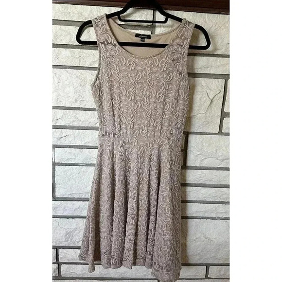 Women’s Soprano Dress Small Cream Tan Lace Lined Fit Flare HOCO Cocktail Party - Picture 1 of 7